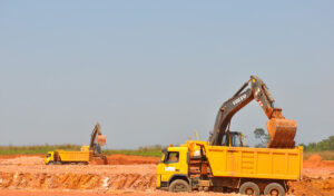 construmos-trabalhos-de-terraplenagem-do-alargamento-da-pista-aeroporto-do-uge-2